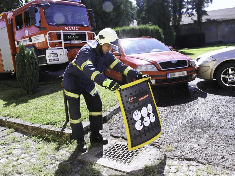 Kanalabdeckung faltbar FDC01 – mobile Gully- & Kanalabdichtung 750 x 630 mm