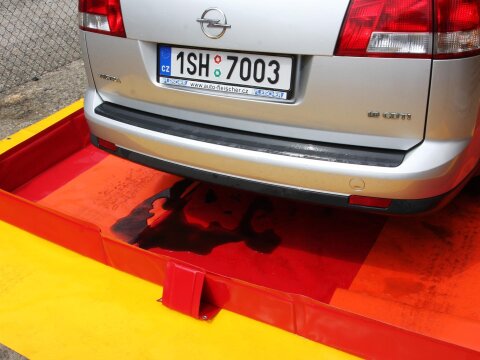 Großflächige faltbare Auffangwanne LARGE aus PVC – mobiler Waschplatz & Havariewanne