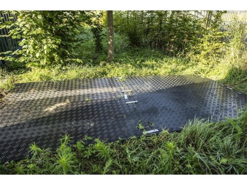 Überfahrplatten Kunststoff 20 t – 240 × 150 cm, schwer belastbar