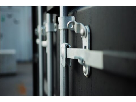 SafetyTainer XL 20′ – Gefahrstoffcontainer mit Isolierung