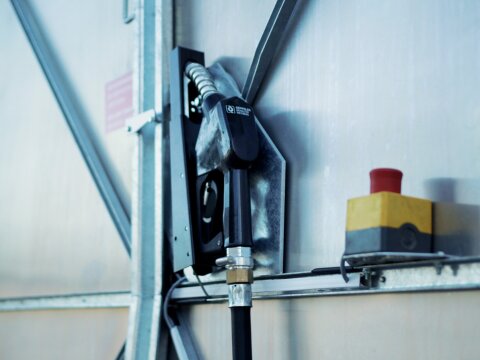 Diesel Abfüllplatz ECO Outdoor – WHG-konformer Betankungsplatz mit Spritzschutzwand für Baustellen & Betriebe