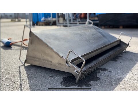 Wehrskimmer für Leichtflüssigkeitsabscheidung – Ölsperr- & Abschöpftechnik