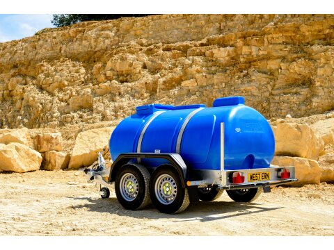 Wasserfass Anhänger 2.700 Liter